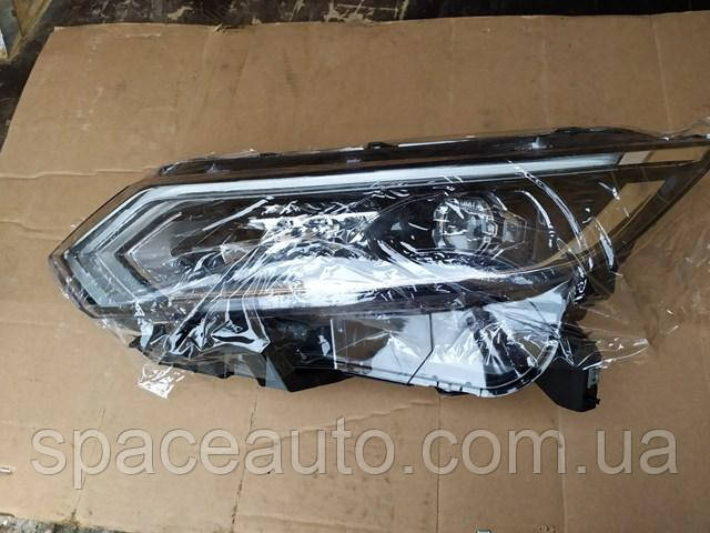 Фара ліва NISSAN Qashqai нова (аналог) гарної якості в наявності