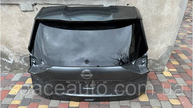 Крышка багажника Nissan Rogue T33 2021-2024 год , под ремонт б/у оригинал в наличии, в сборе со стеклом, фото 1