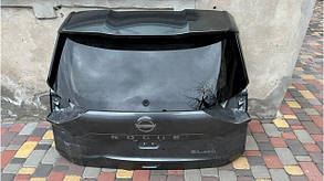 Крышка багажника Nissan Rogue T33 2021-2024 год , под ремонт б/у оригинал в наличии, в сборе со стеклом