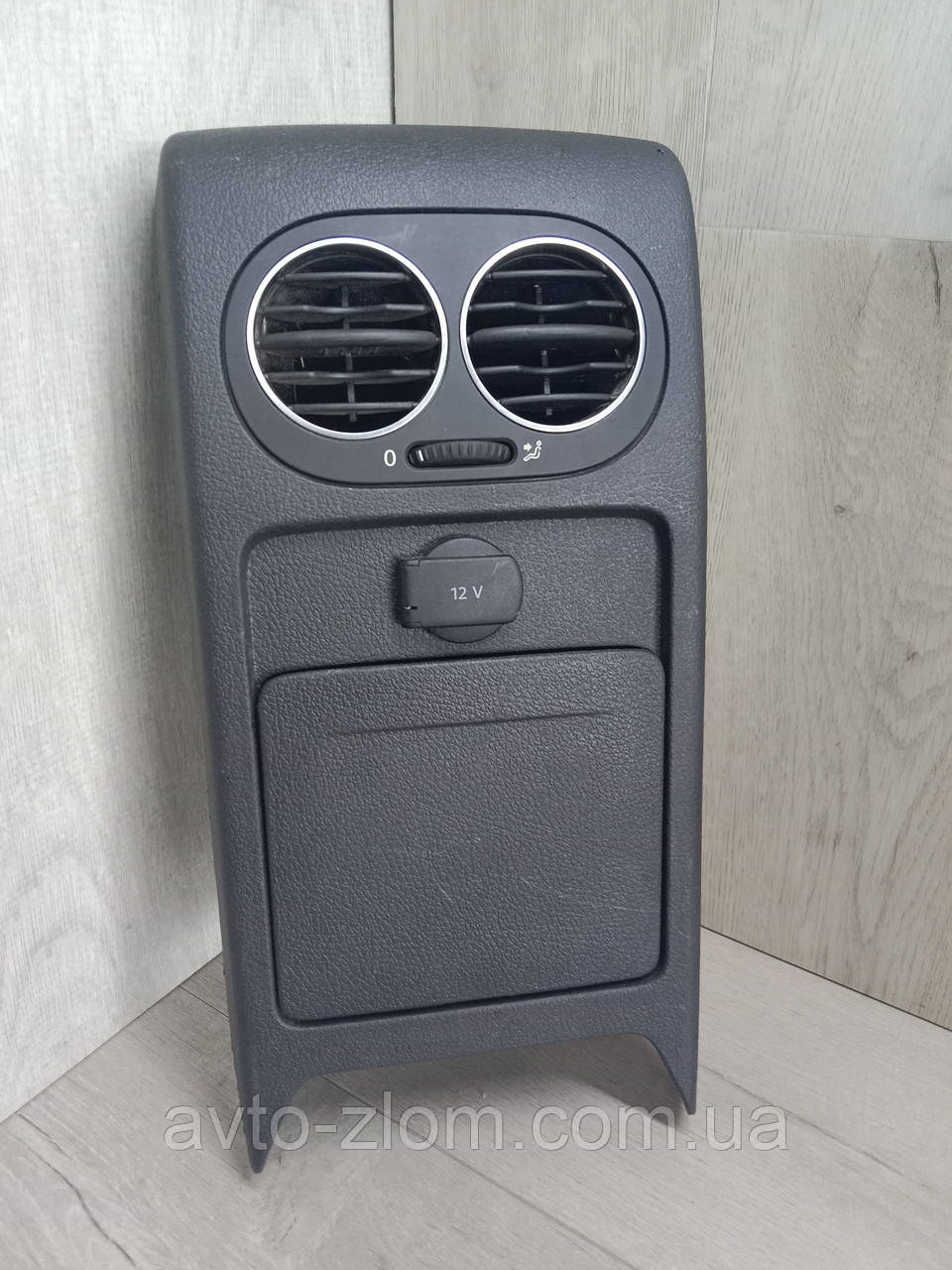 Задня центральна консоль Volkswagen Golf Plus. Гольф Плюс. 5M0862533D.