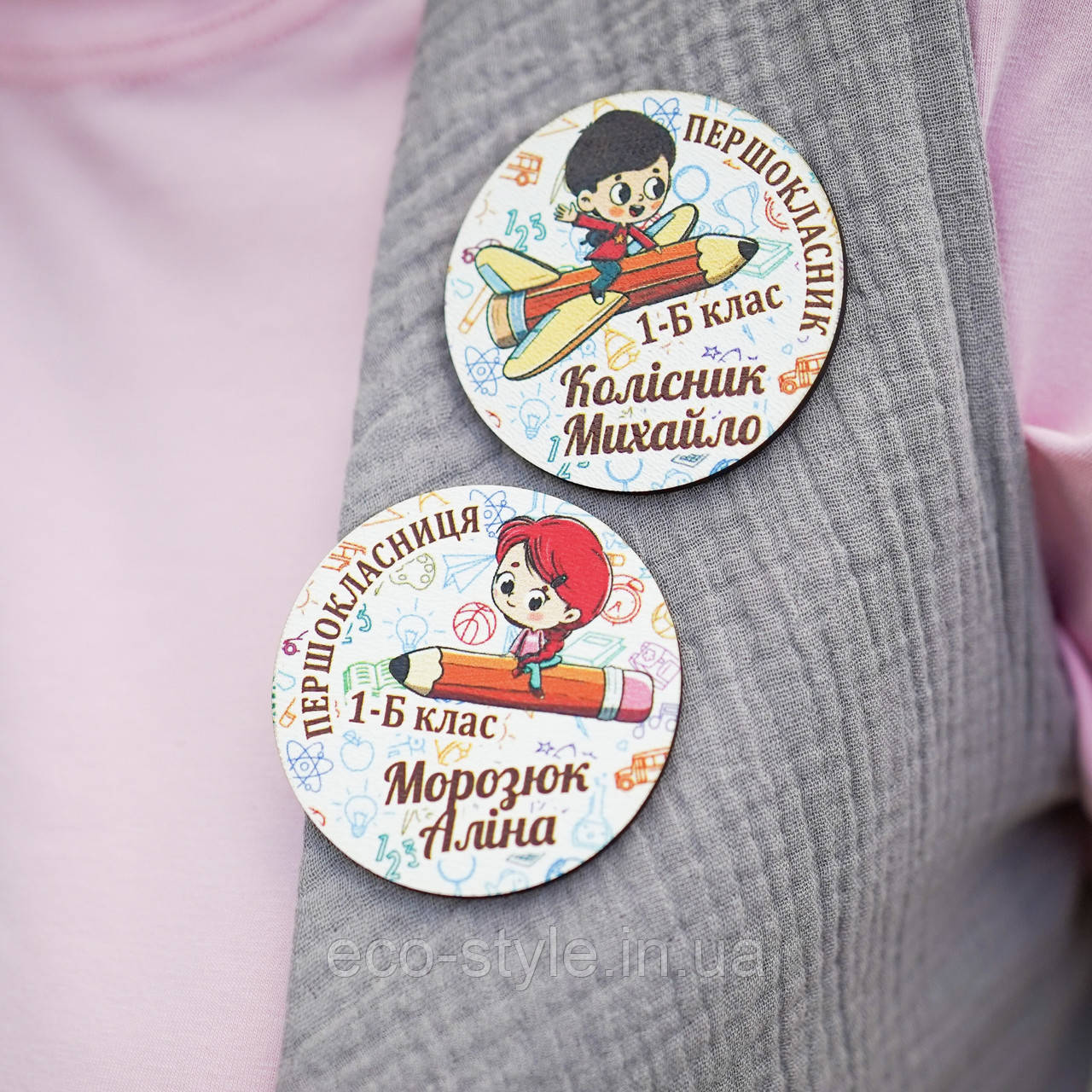 Значок «Олівчик». Значок для ПЕРШОКЛАСНИКА. Подарунок на 1 вересня. Подарунок школяреві, фото 1