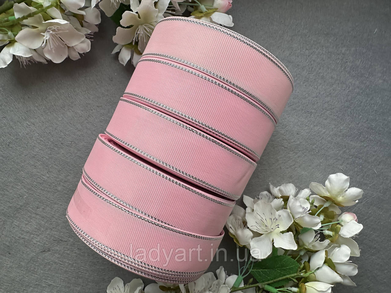 Стрічка репсова з люрексом 2,5 см, 25 ярд оптом 5 рулонів ніжно-рожевого (pearl pink) кольору блоком