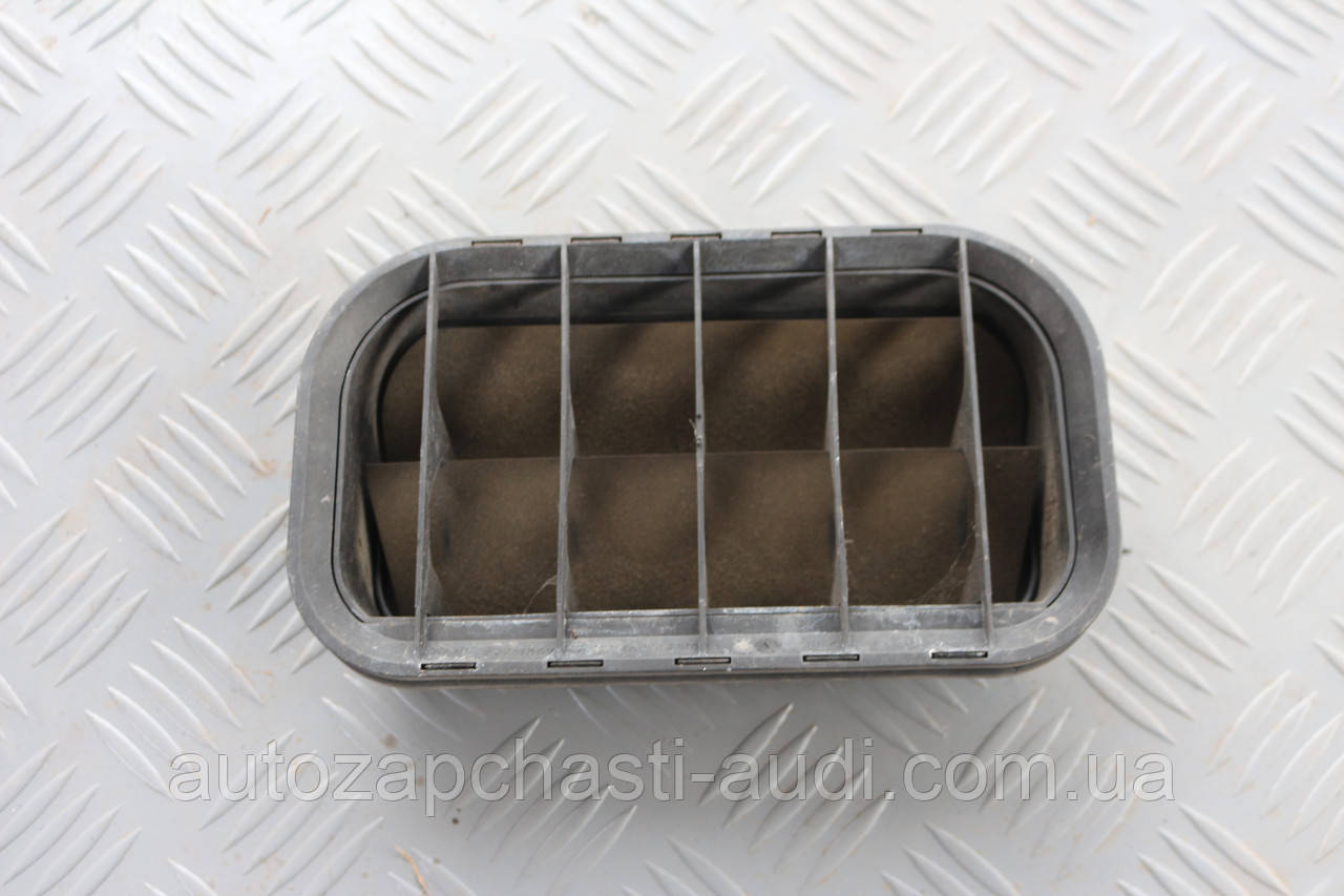 Решітка повітря забір задні крила Audi 100 A6 C4 91-97г, фото 1