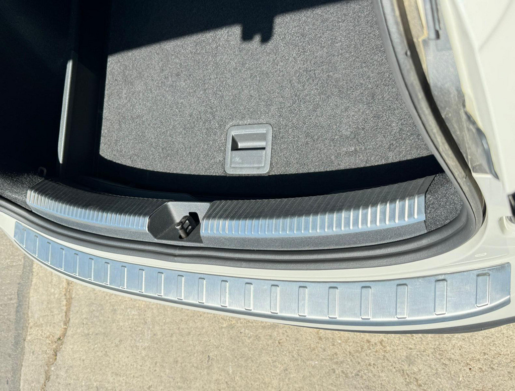 Накладка на задній бампер Carmos  нерж   Матовий  для Volkswagen Taigo 2020- рр