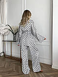 Білий шовковий домашній костюм-кімоно з абстрактним принтом, фото 6