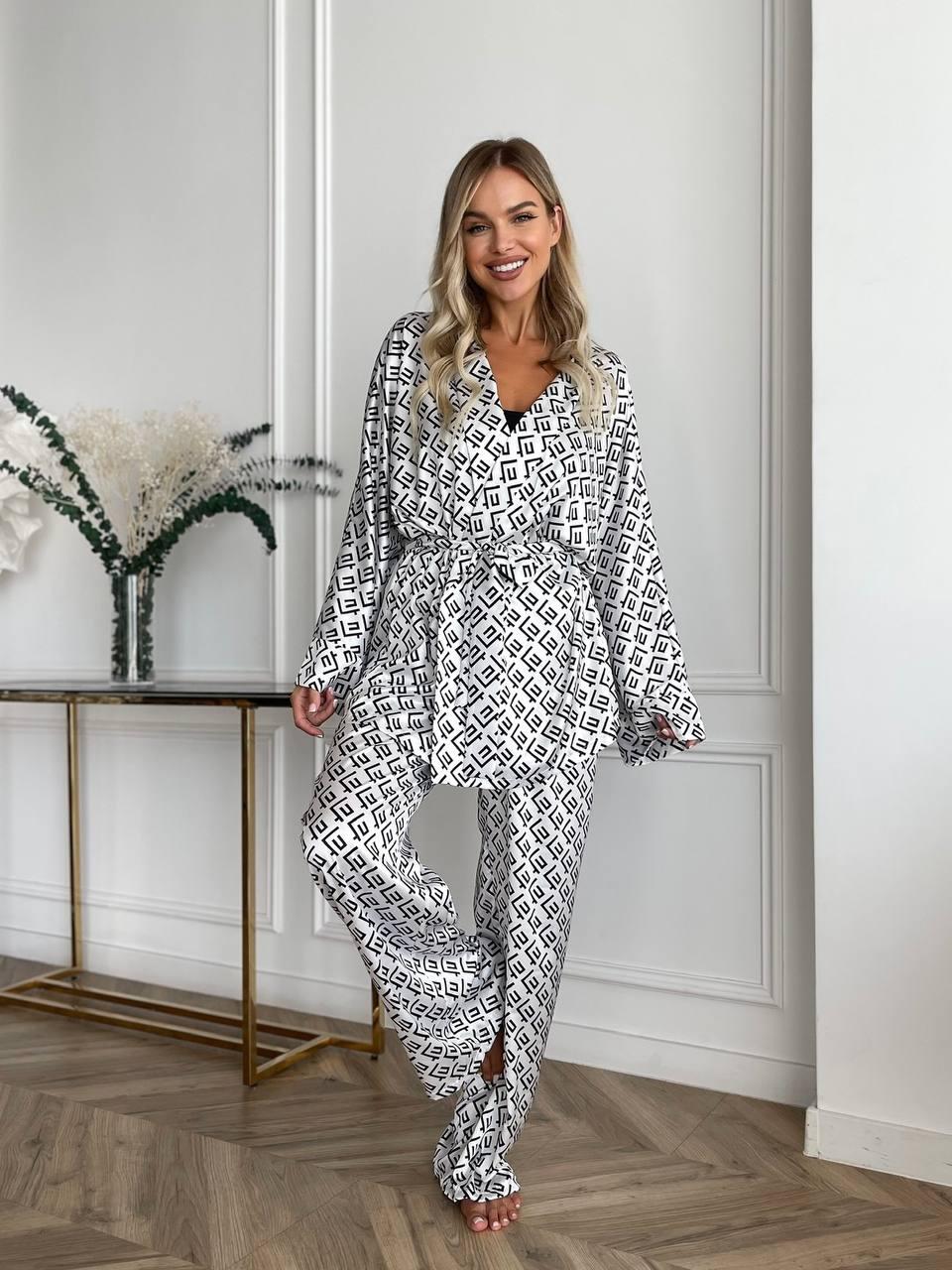 Білий шовковий домашній костюм-кімоно з абстрактним принтом, фото 1