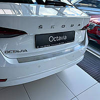 Накладка на бапмер Skoda Octavia A8 хетчбек з 2020 р.