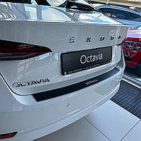 Накладка на бапмер Skoda Octavia A8 5-дверцята з 2020 р. (Carbon)