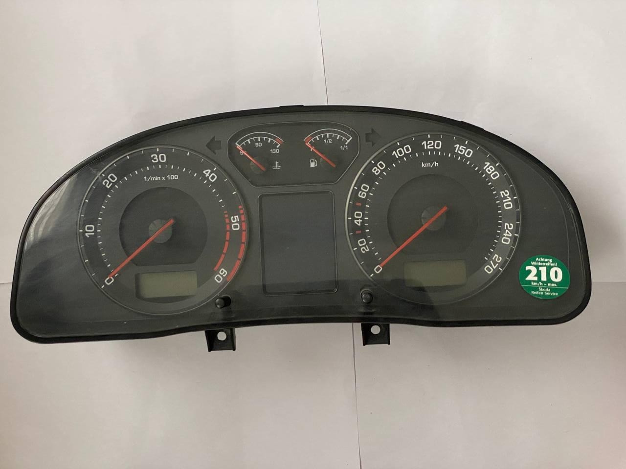 Панель приладів Skoda SuperB VDO 3U0 920 840 A / 3U0920840A / 88423121/120/118, фото 1