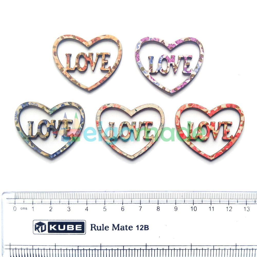 Дерев'яні СЕРЦЯ LOVE, 32х38 мм, 5 шт, мікс