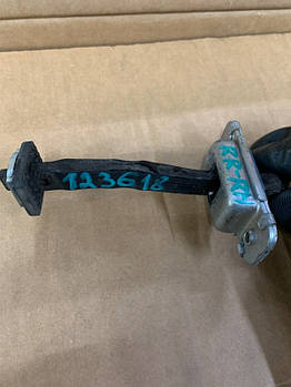 Обмежувач дверей KIA RIO JB 2005-2011 задн. прав. (б/у)