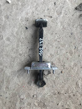 Обмежувач дверей KIA OPTIMA TF 11-16 СЕДАН 2.4 2011 перед. прав. (б/у)