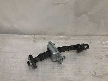 Обмежувач дверей KIA OPTIMA TF 11-16 СЕДАН 2.4 2014 перед. прав. (б/у)