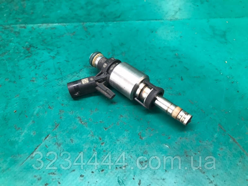Форсунка паливна Audi A3 (8 V) 12-17 СЕДАН 1.8L CNSB 2015 (б/у)
