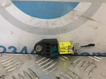 Датчик удара SUBARU FORESTER SH 07-12 перед. прав. (б/у)