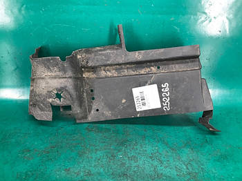 Дефлектор радіатора DODGE DART 12-16 прав. (б/у)