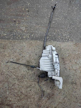 Замок дверей MERCEDES S-CLASS W221 06-13 СЕДАН 5.5 2010 перед. прав. (б/у)