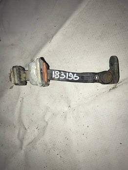 Обмежувач дверей KIA RIO JB 2005-2011 СЕДАН перед. прав. (б/у)