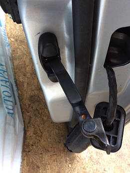 Обмежувач дверей KIA SORENTO UM 14- ВНЕДОРОЖНИК 2.4 2016 перед. лев. (б/у)