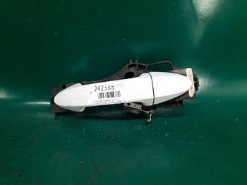 Ручка дверей зовнішня FORD FIESTA 08-17 ХЕТЧБЕК 1.6 XDEZ 2013 задн. прав. (б/у)