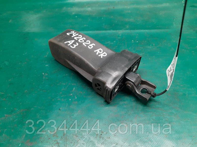 Обмежувач дверей Audi A3 (8 V) 12-17 СЕДАН 1.8L CNSB 2015 задн. прав. (б/у)