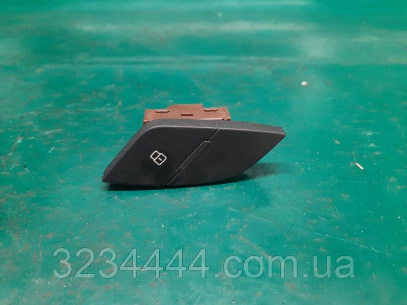 Кнопка центрального замка Audi A3 (8 V) 12-17 СЕДАН 1.8L CNSB 2015 задн. прав. (б/у)