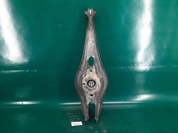 Важіль задньої підвіски поперечний нижній AUDI A3 (8V) 12-17 СЕДАН CNSB 1.8L 2015 прав. (б/у)