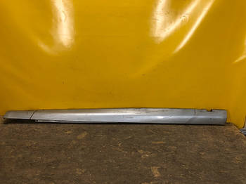 Накладка порога зовнішня CHRYSLER 300 04-10 лев. (б/у)