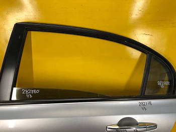 Скло дверей HONDA CIVIC 4D 06-11 задн. лев. (б/у)