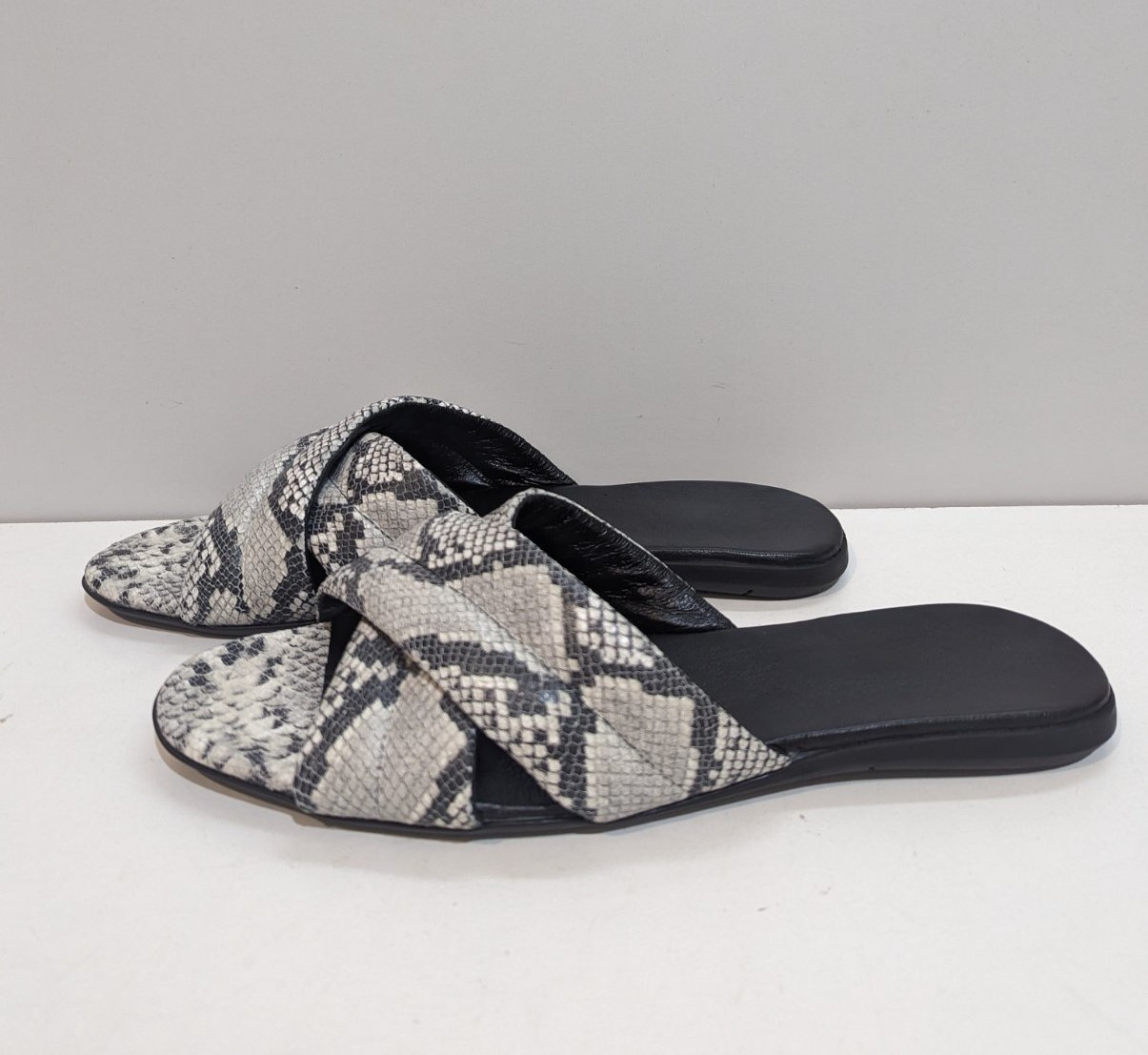 STTOPA Розміри 40-45. Шльопанці великих розмірів шкіряні. 111-4045 Бежеві Пітон, фото 1