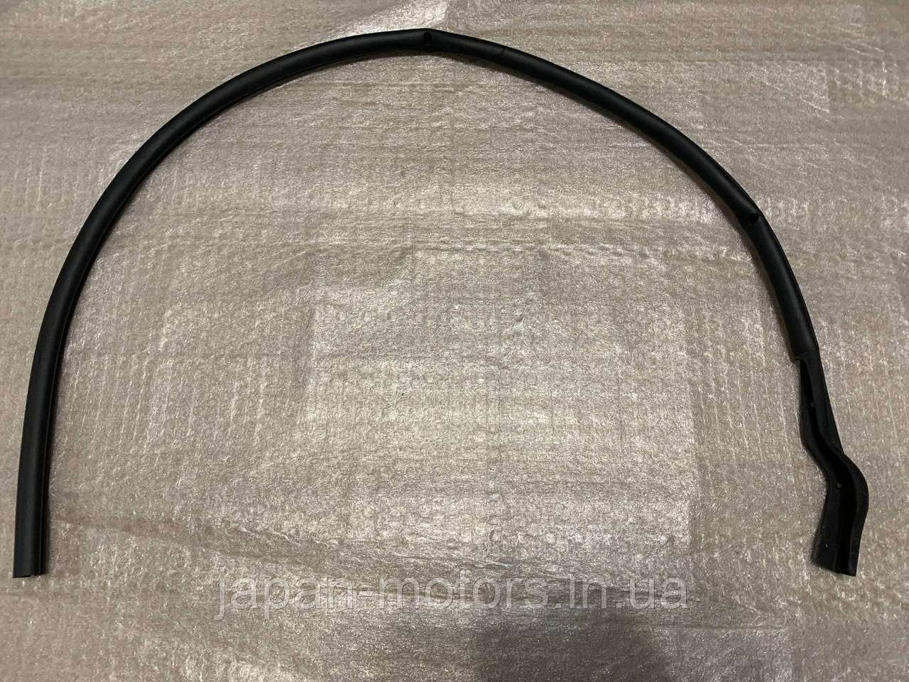 Уплотнитель капота задний для Mazda CX-5 KF 2017- б/у Original