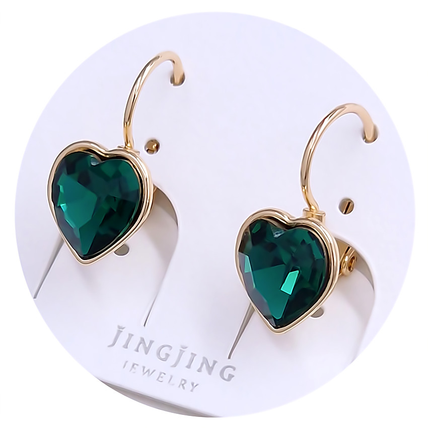 Сережки XР. Позолота 18К. Камені: Swarovski зеленого кольору. Довжина: 19 мм. Ширина: 10 мм.
