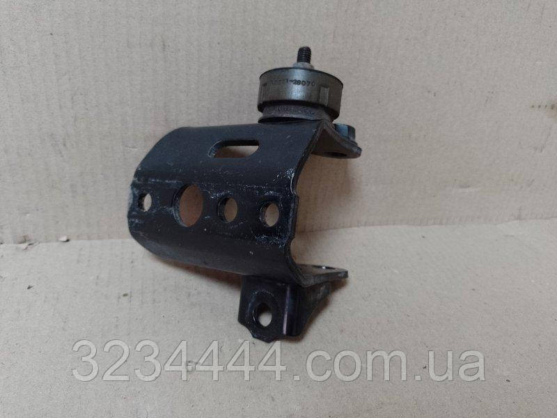 Кронштейн двигуна TOYOTA PRIUS — 30 09-17 задн. (б/у), фото 1