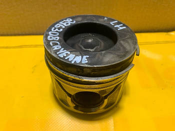 Поршень PORSCHE CAYENNE 10-18 CNRB 3.0 DIESEL 2013 лев. (б/у)