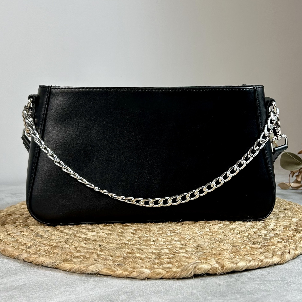 Жіноча маленька розкішна чорна сумка з натуральної шкіри стильна, модні місткі жіночі сумочки і клатчі на одне плече на ланцюжку, фото 1