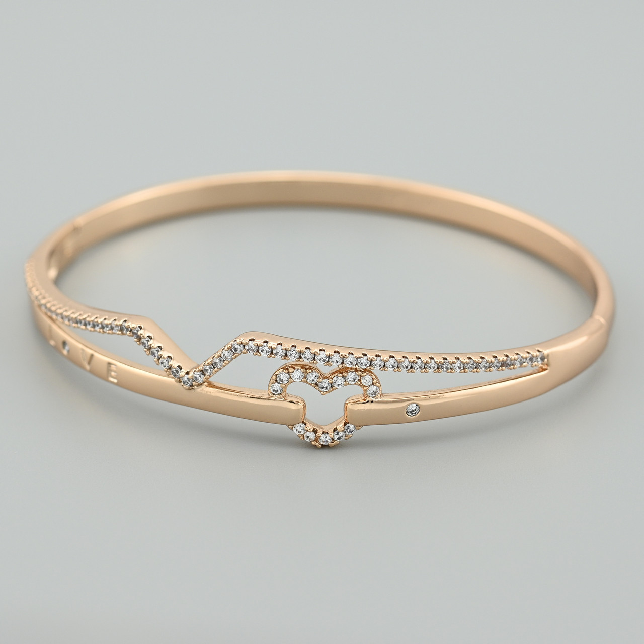 Жорсткий браслет Love 45226 ширина 11 мм білі фіаніти позолота 18К довжина 15-18, фото 1