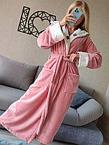 Теплий жіночий довгий махровий халат із капюшоном і поясом, фото 2