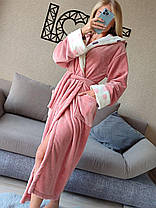 Теплий жіночий довгий махровий халат із капюшоном і поясом, фото 3