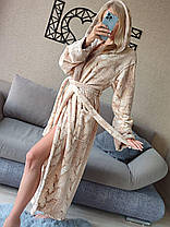 Довгий теплий жіночий бежевий махровий халат із поясом, фото 3