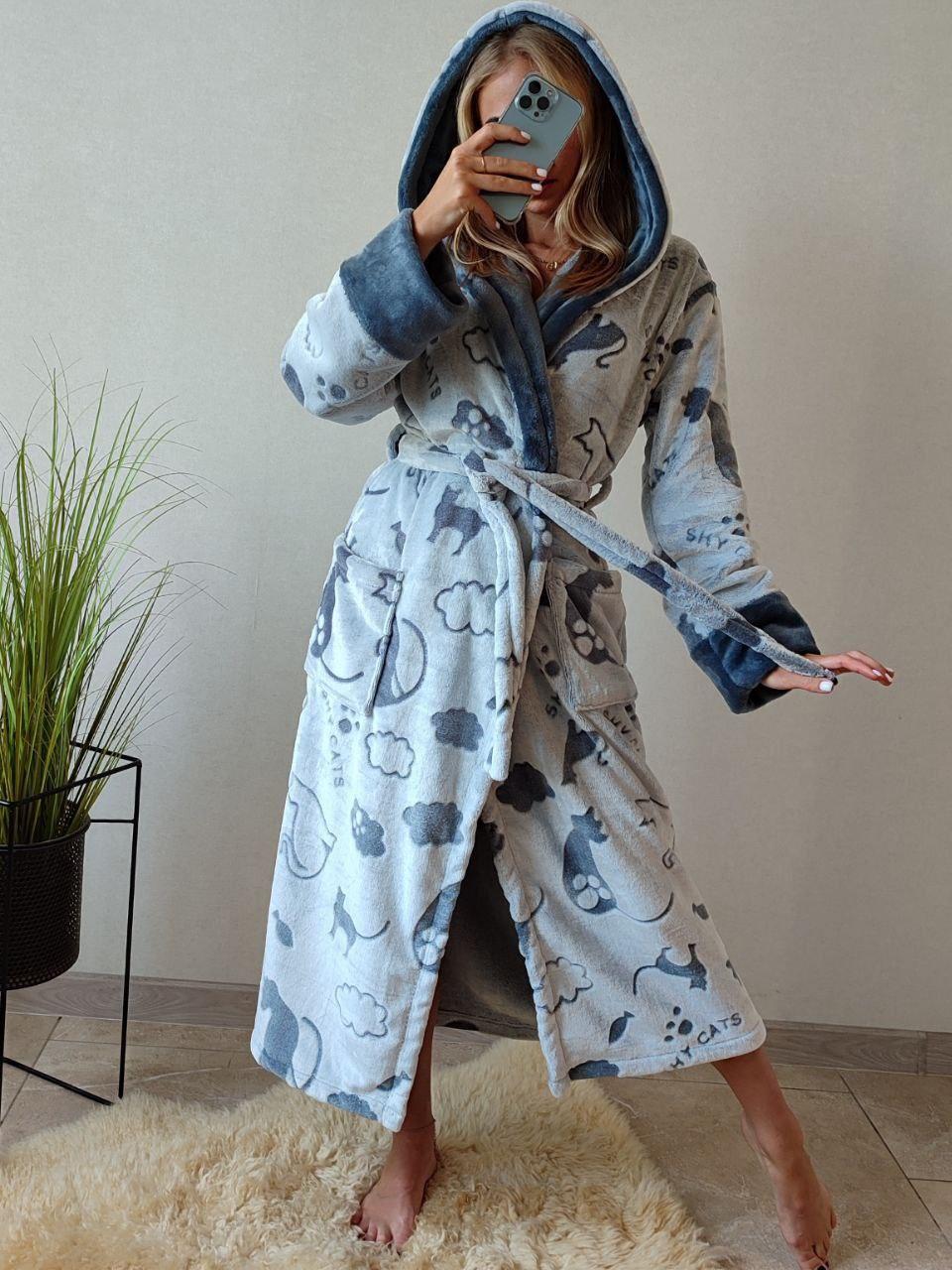 Теплий жіночий довгий махровий халат із поясом сірого кольору з котами