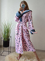 Рожевий короткий махровий халат із котиками та капюшоном, фото 5