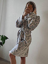 Стильний теплий жіночий халат із серцями та капюшоном, фото 3