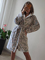 Стильний теплий жіночий халат із серцями та капюшоном, фото 5