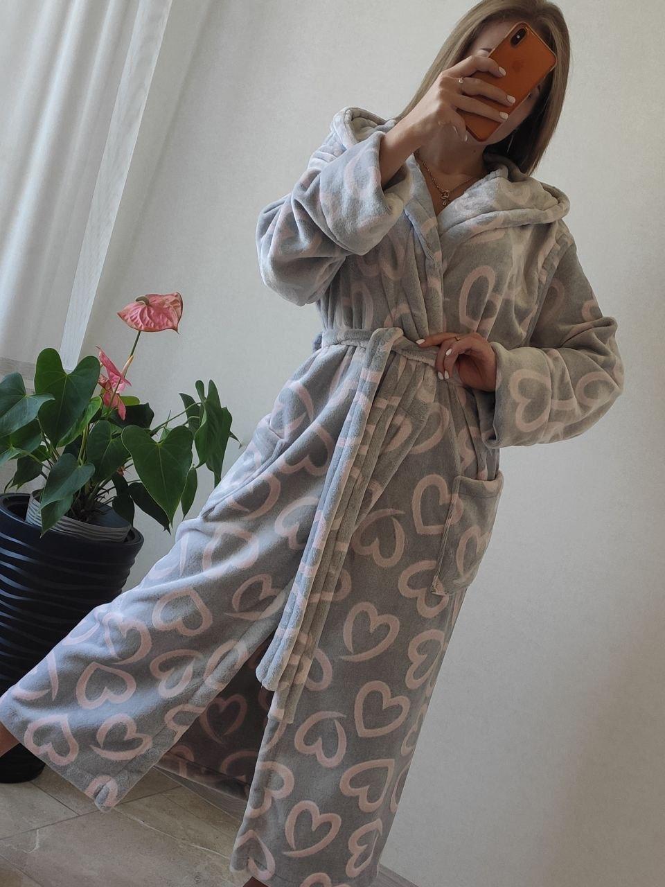 Стильний теплий жіночий халат із серцями та капюшоном