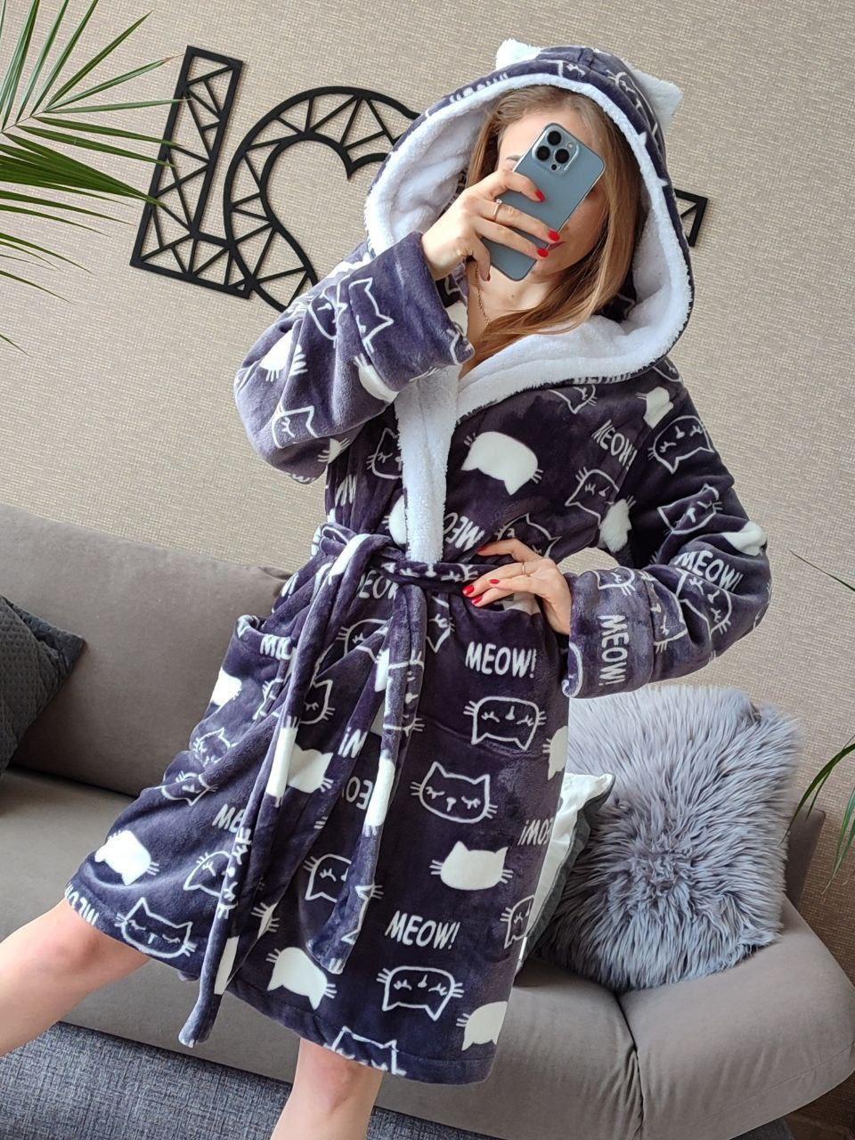 Гарний жіночий короткий халат з вушками на капюшоні графіт