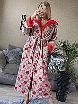 Гарний жіночий довгий махровий халат із капюшоном бежевий з сонечкоми, фото 2