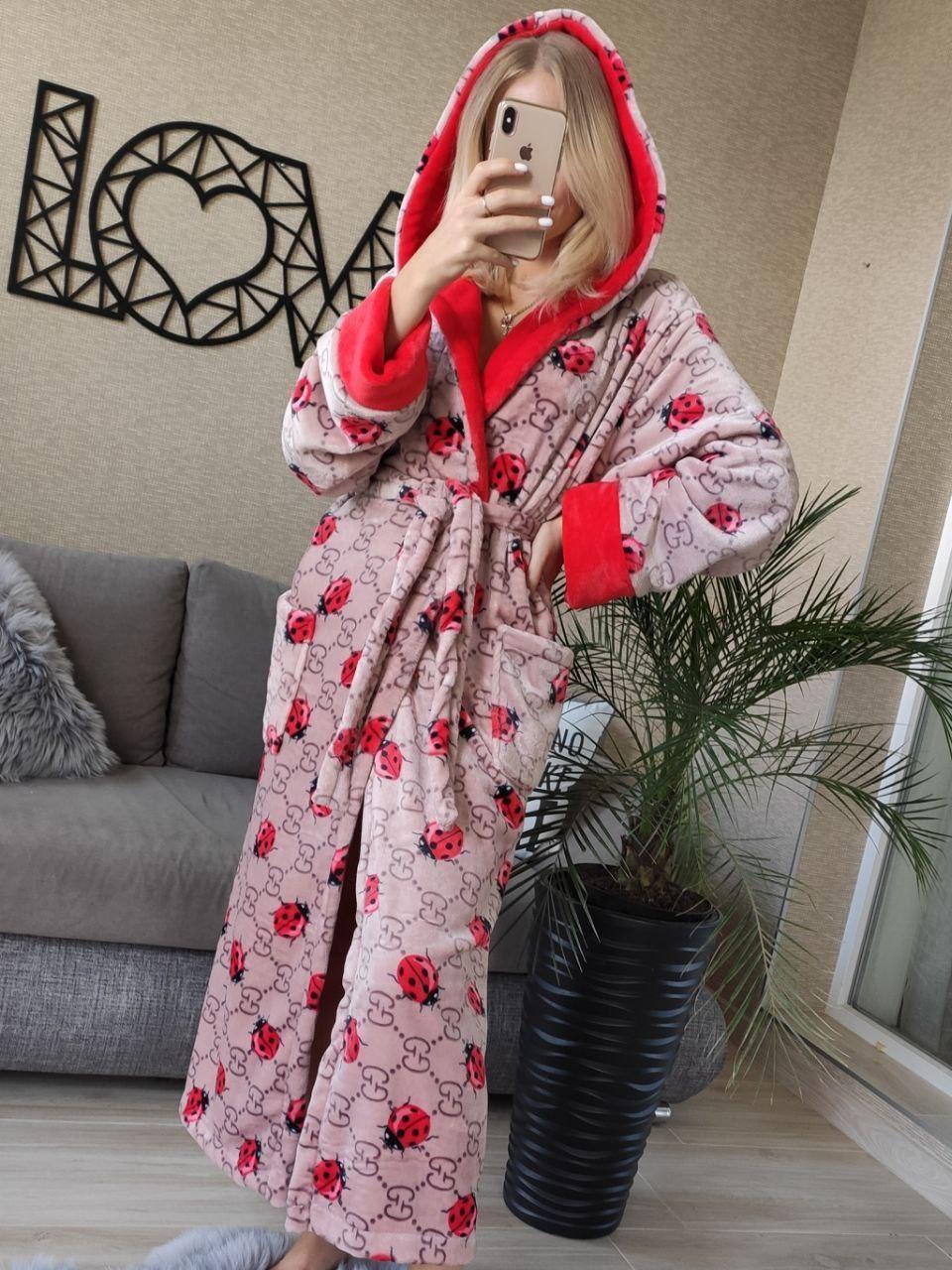 Гарний жіночий довгий махровий халат із капюшоном бежевий з сонечкоми