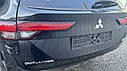 Накладка крышки багажника mitsubishi outlander 4 2021-2024 год б/у оригинал код цвета x42a ( черный) без дефектов в наличии, фото 3