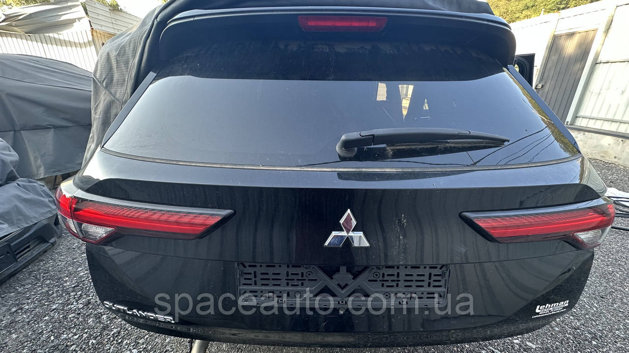 Накладка крышки багажника mitsubishi outlander 4 2021-2024 год б/у оригинал код цвета x42a ( черный) без дефектов в наличии