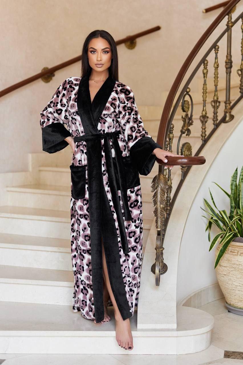Стильний довгий жіночий халат у леопардовий принт із кишенями для дому тканина полірована махра велсофт, фото 1